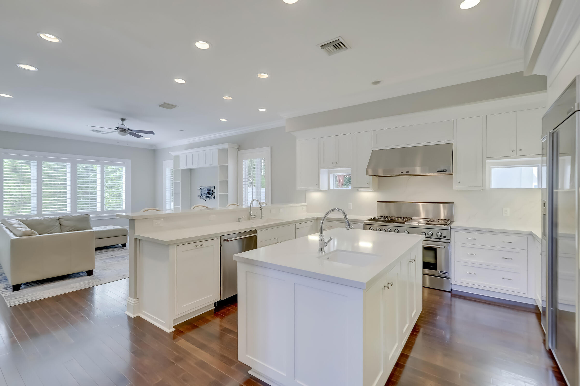 VICTORIA PARK - Residential Lease