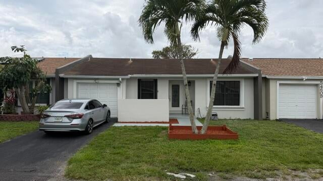 Photo of 5460 S Lakewood Cir CIR S #C, Margate, FL 33063 (MLS # B26039140)