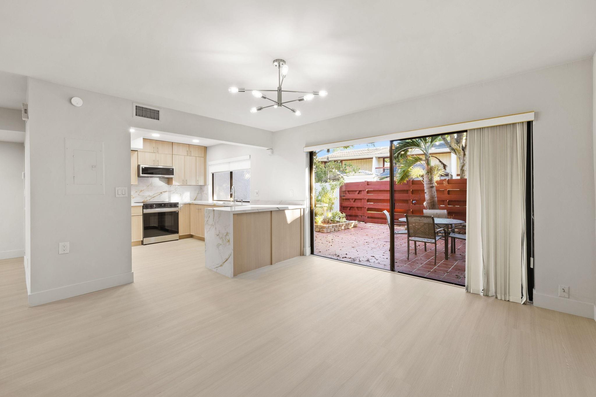 Family Twnhs Of The Lakes - Residential Lease