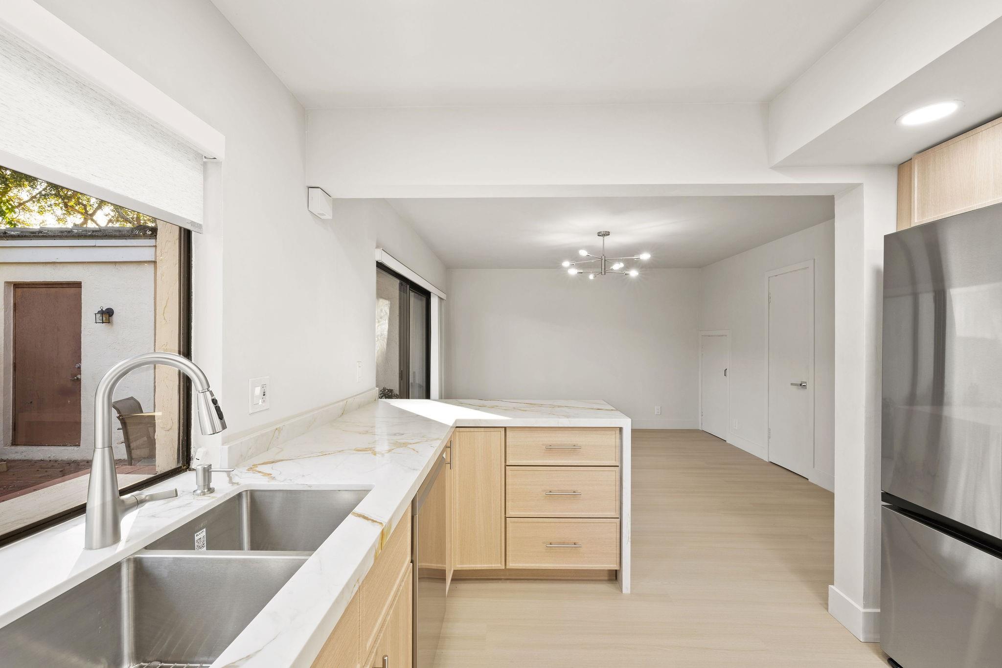 Family Twnhs Of The Lakes - Residential Lease