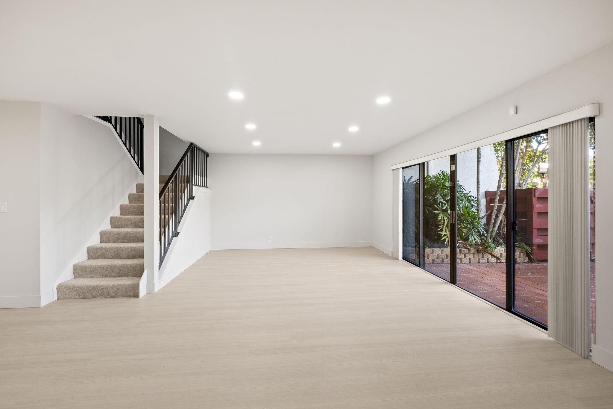 Family Twnhs Of The Lakes - Residential Lease