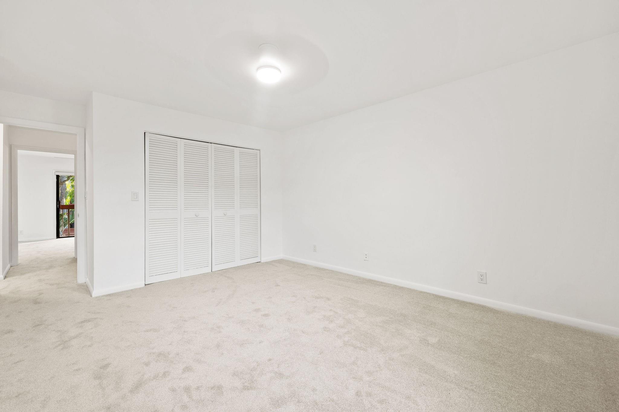 Family Twnhs Of The Lakes - Residential Lease