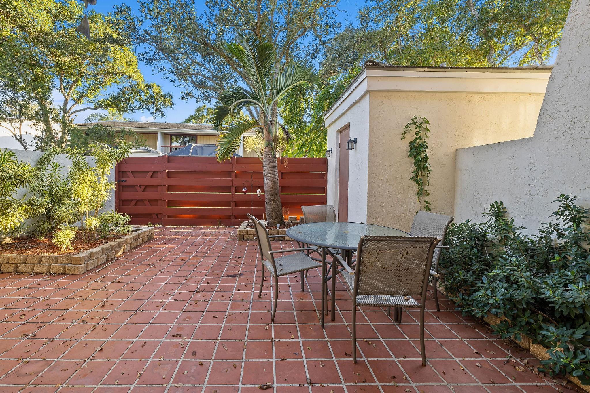 Family Twnhs Of The Lakes - Residential Lease