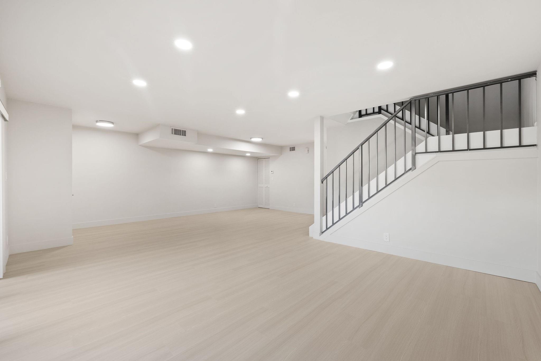 Family Twnhs Of The Lakes - Residential Lease