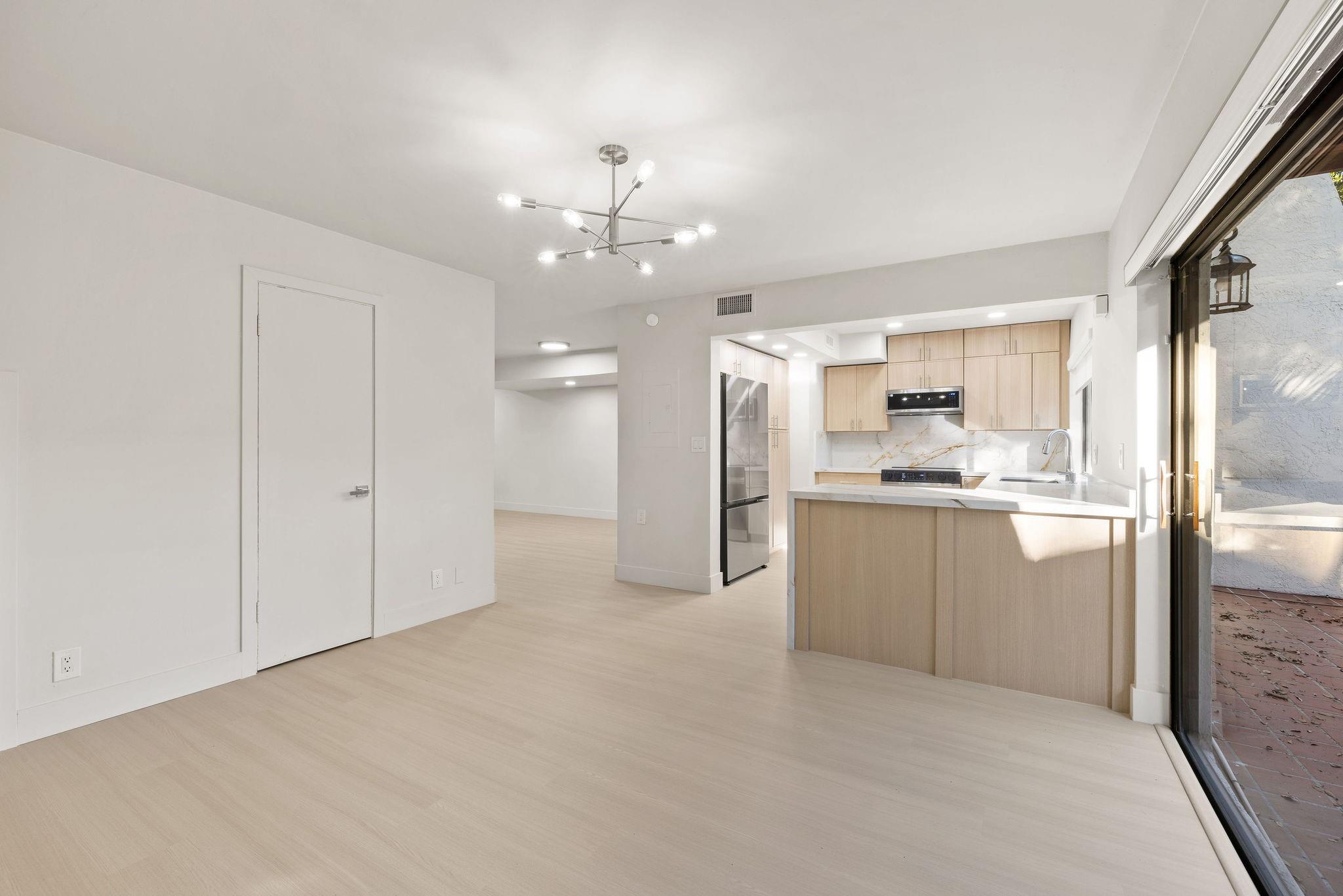 Family Twnhs Of The Lakes - Residential Lease