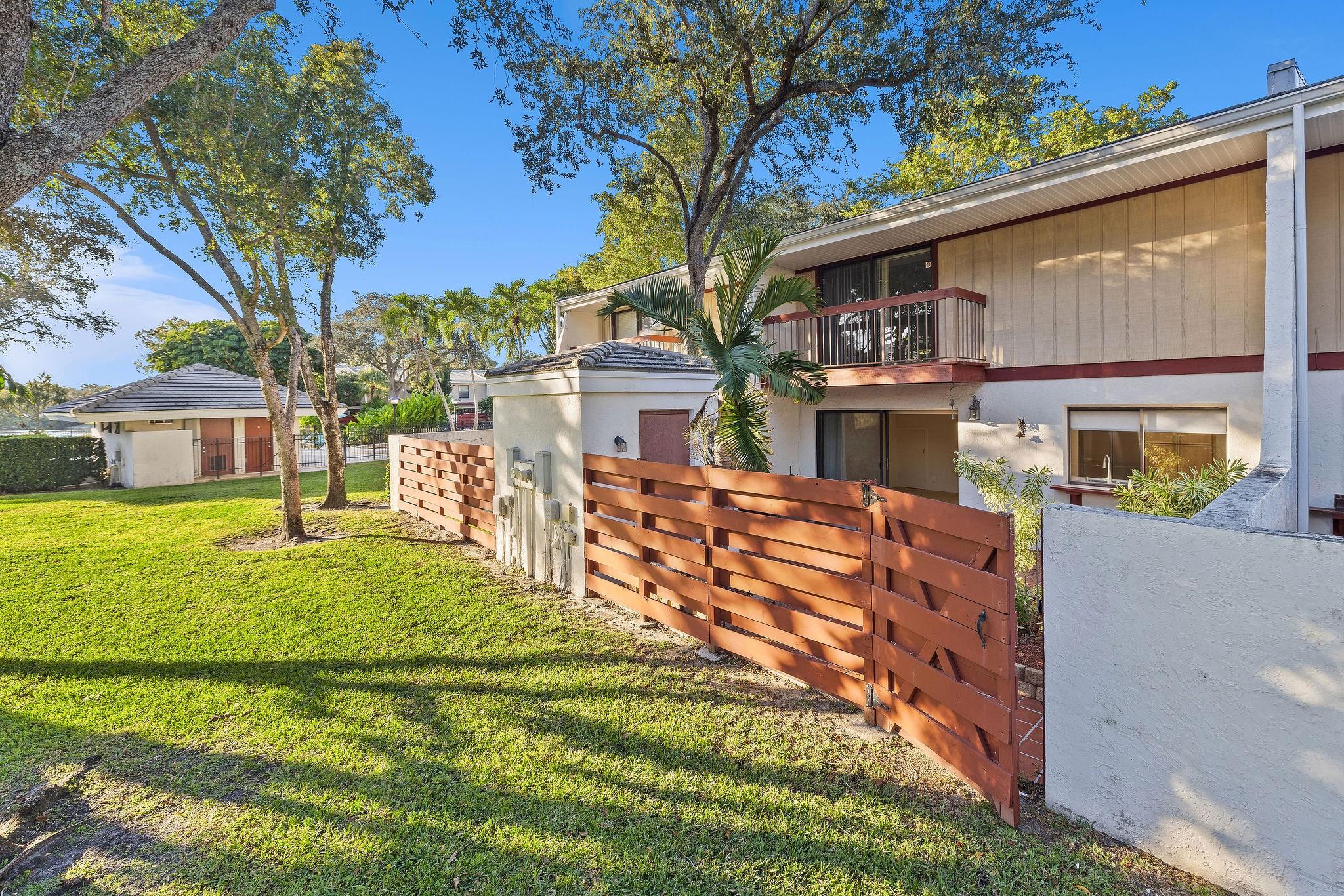 Family Twnhs Of The Lakes - Residential Lease