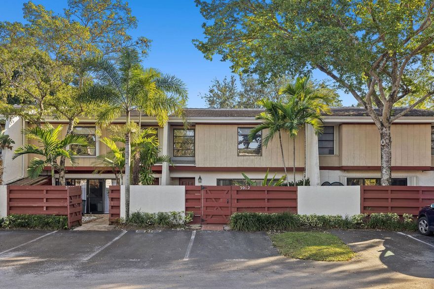 Renovated 3BD 2.5BA townhouse in the Lakes of Emerald Hills! Featuring BRAND NEW APPLIANCES throughout! Steps from the park and minutes to shops, dining and highways. Enjoy the best of convenience and community.