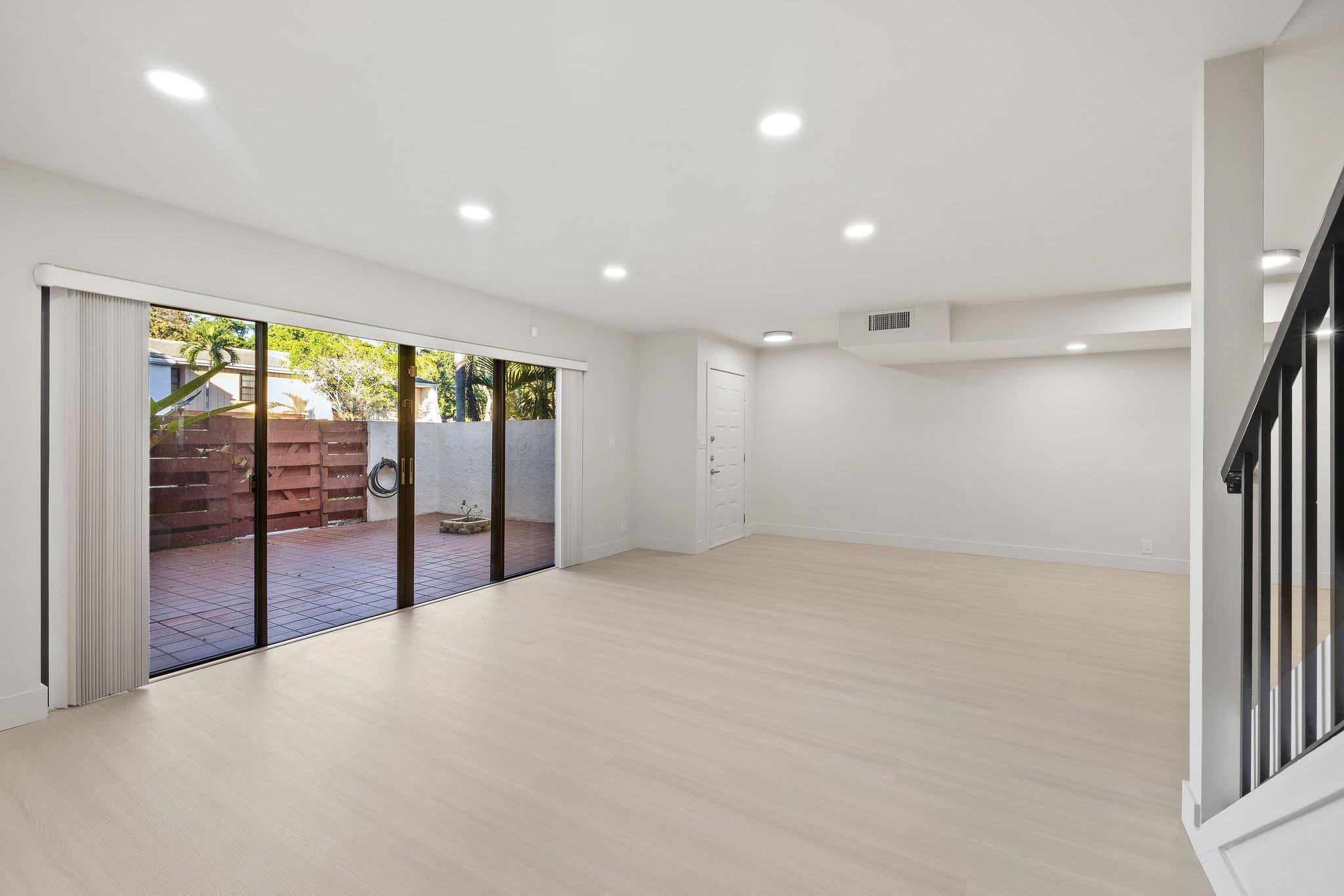 Family Twnhs Of The Lakes - Residential Lease