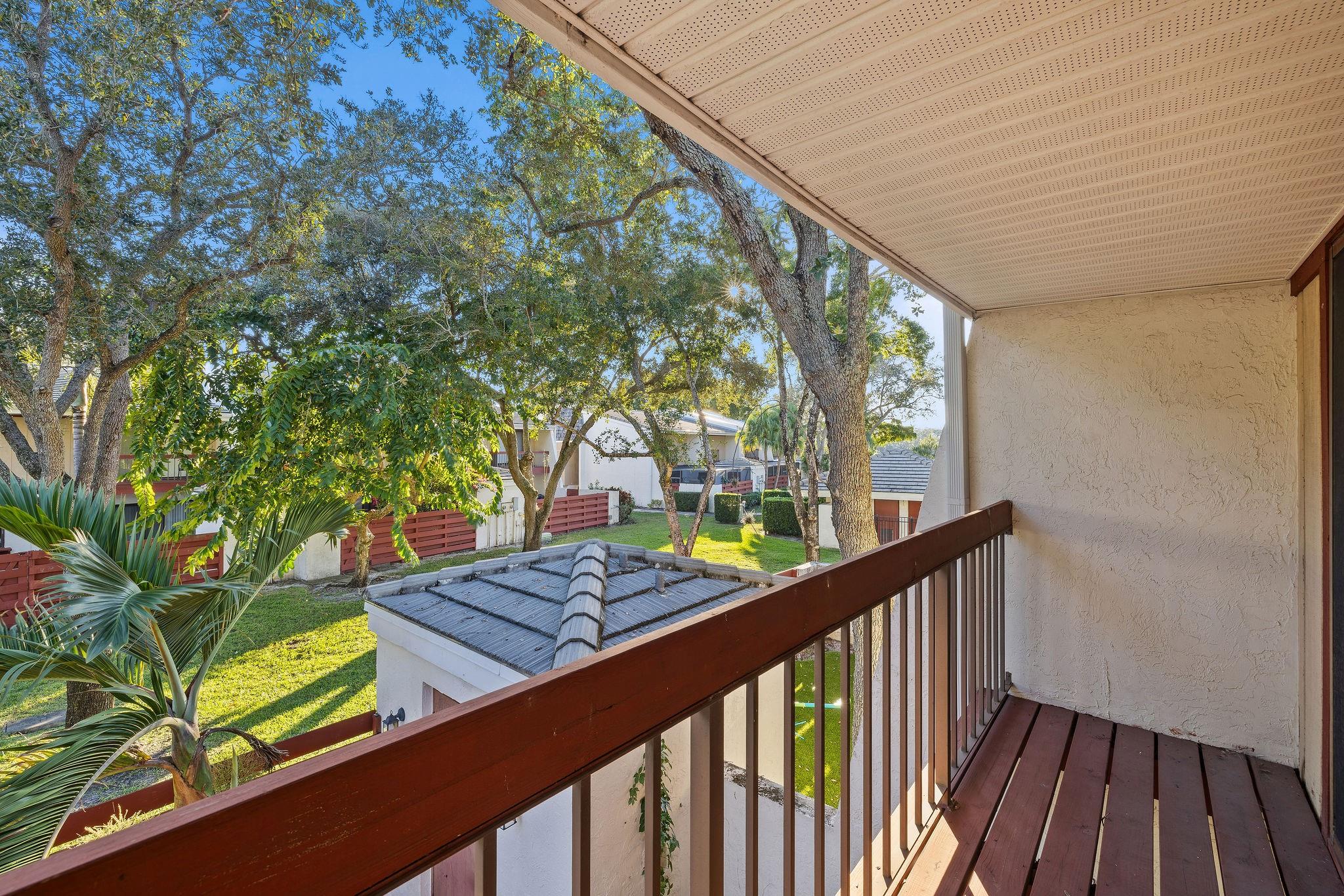 Family Twnhs Of The Lakes - Residential Lease