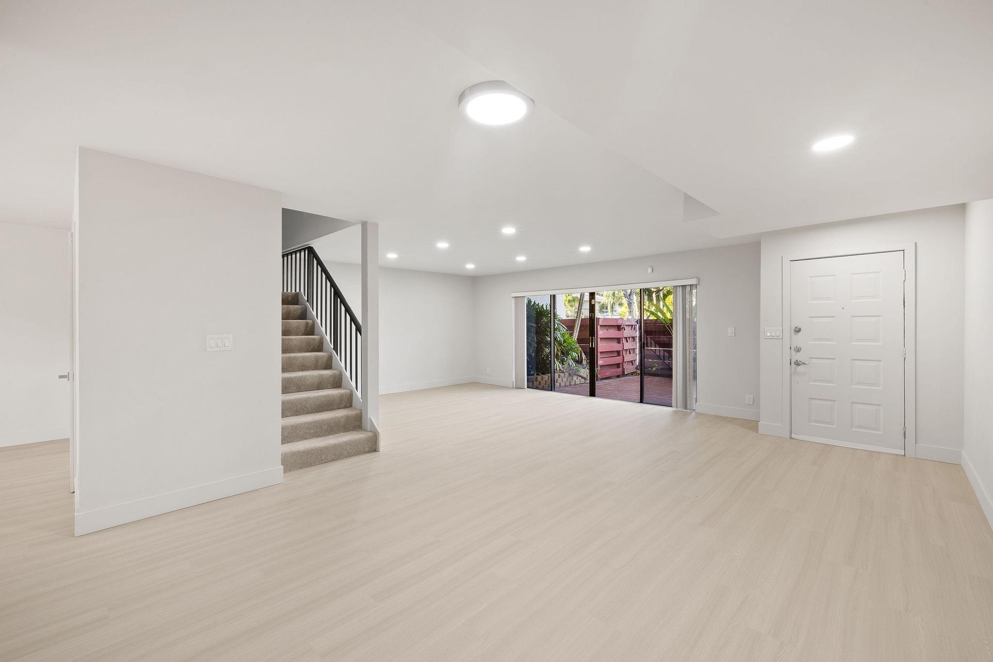 Family Twnhs Of The Lakes - Residential Lease