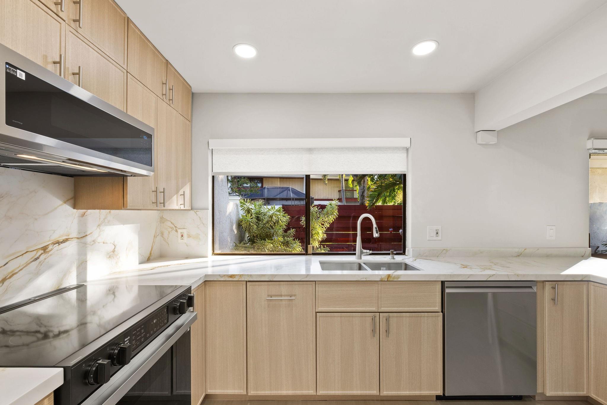 Family Twnhs Of The Lakes - Residential Lease