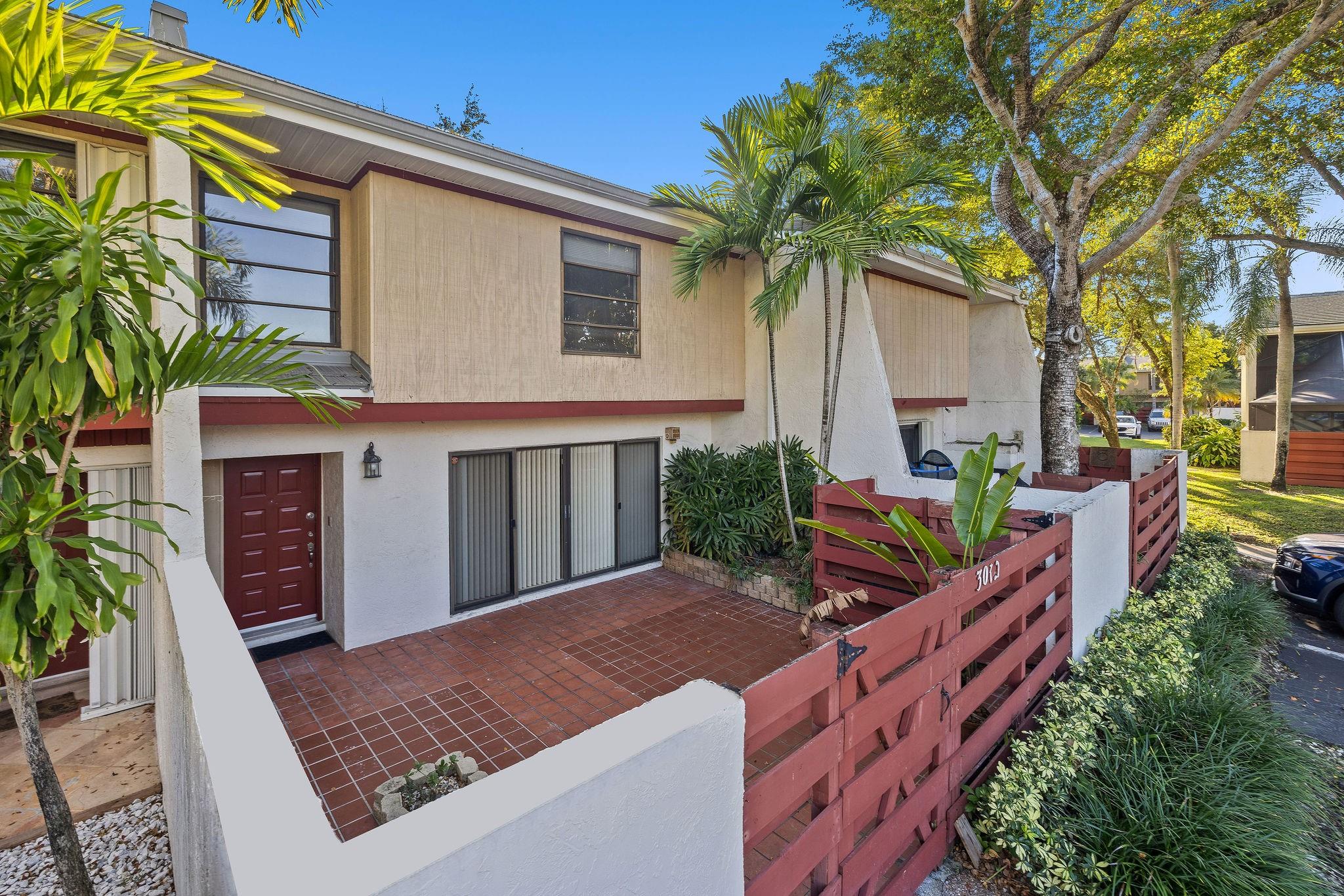 Family Twnhs Of The Lakes - Residential Lease