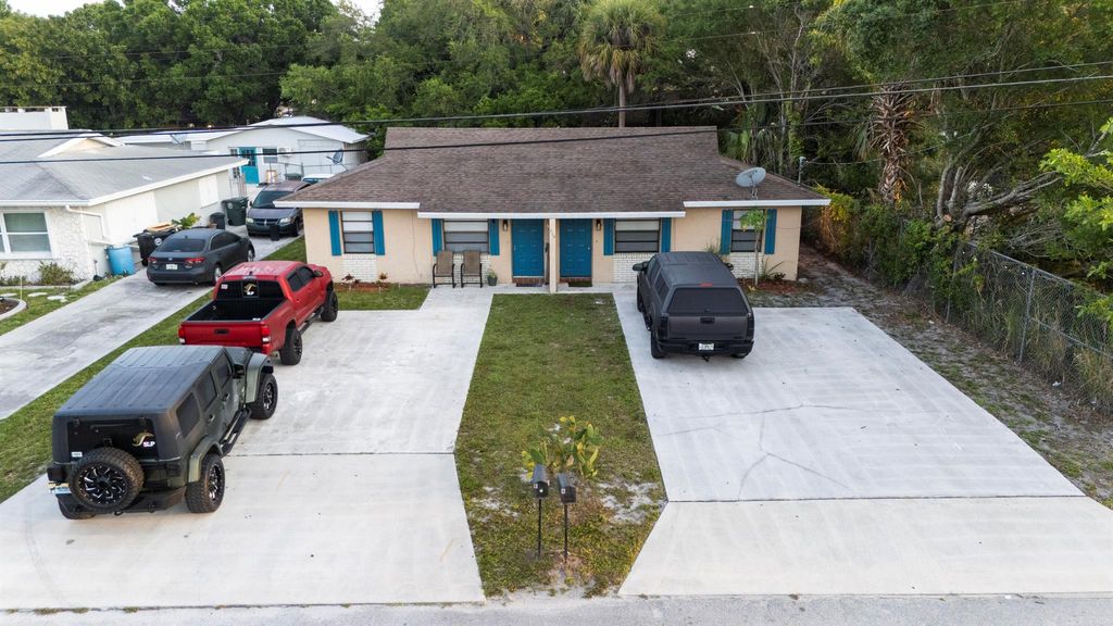 Photo of 510 Wisteria Avenue, Fort Pierce, FL 34982 (MLS # R10970075)