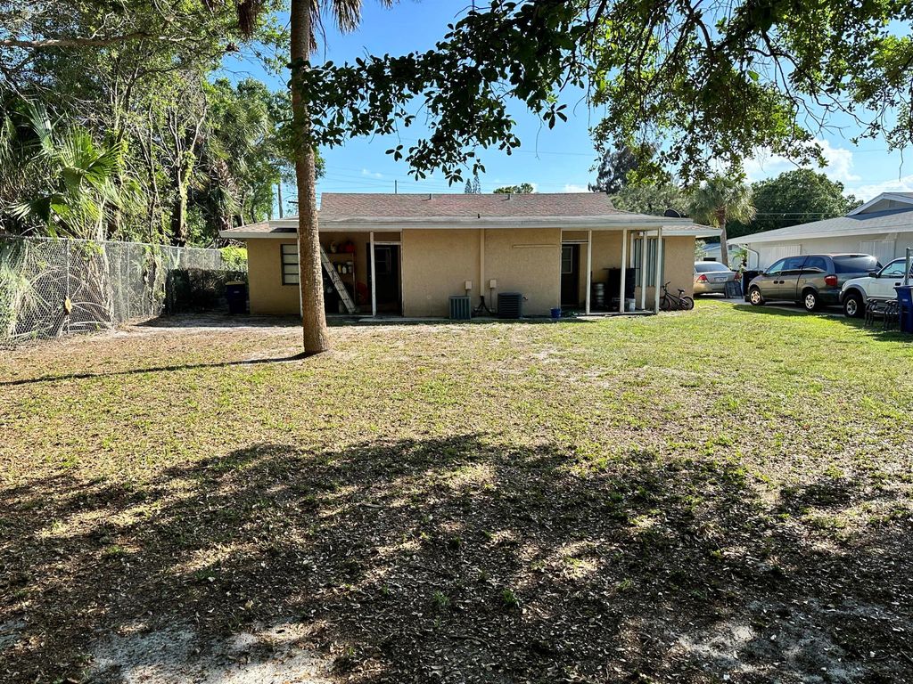 Photo of 510 Wisteria Avenue, Fort Pierce, FL 34982 (MLS # R10970075)