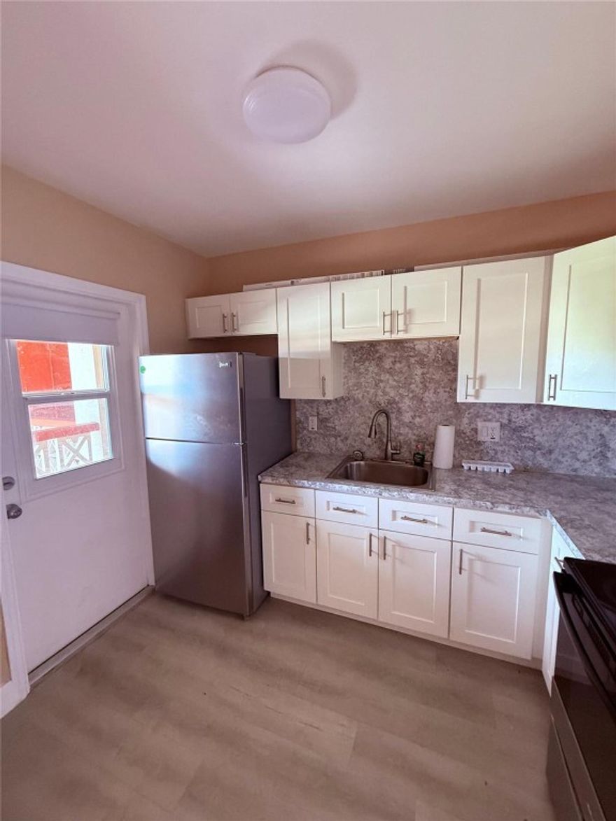 Renovated 1 bedroom, 1 bathroom condo located in Lake Park Gardens. This very clean Unit has tile and laminate flooring, Stainless steel appliances and a screened in patio. The condo has one assigned parking space and guest parking.  Conveniently  located near shops, hospitals, shopping and highways. Unit is vacant and ready to move in. 650 minimum credit score is required per association. 2-3 week turn around time association approval.