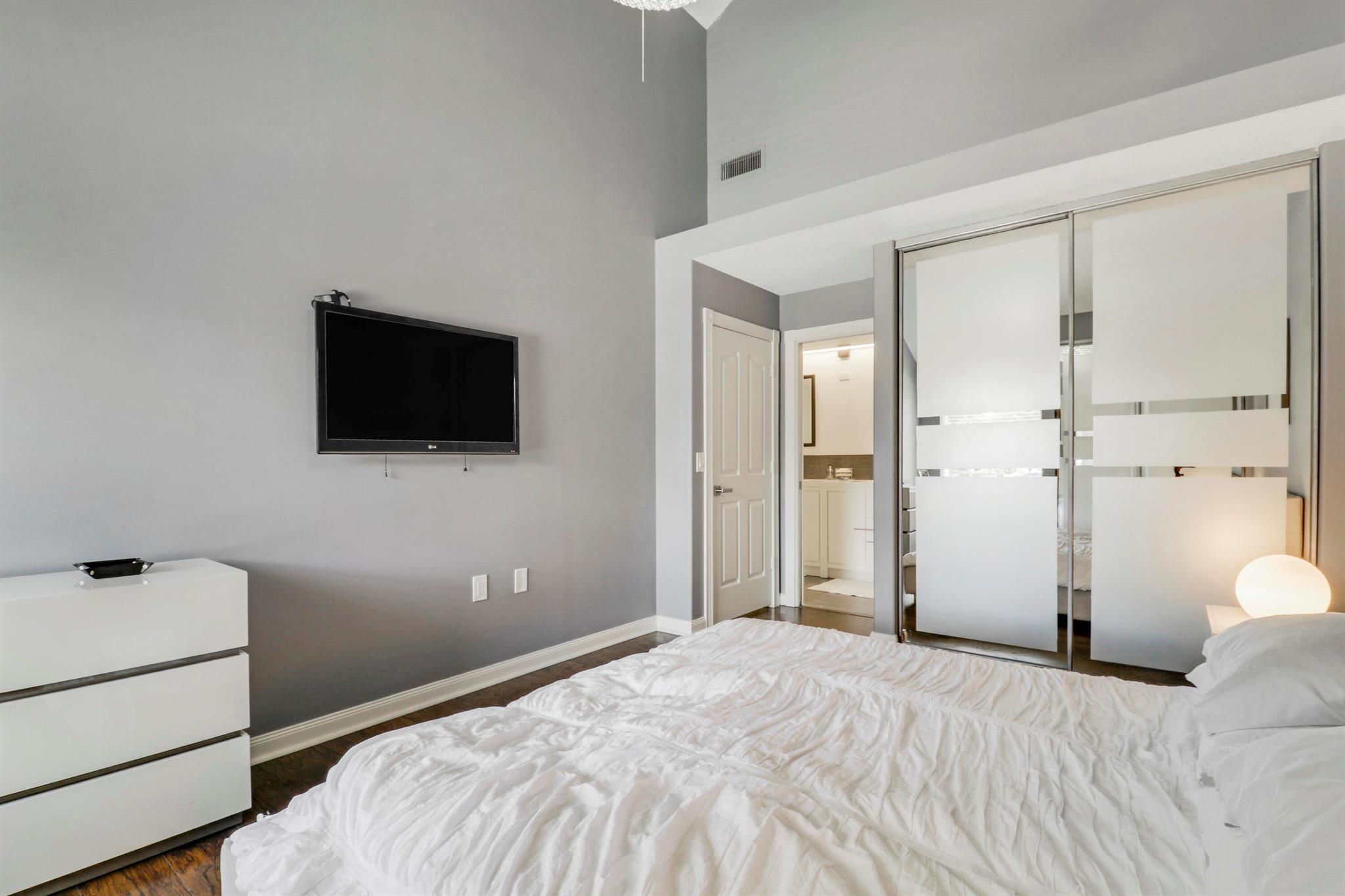 WELLESLEY AT LAKE CLARKE - Residential