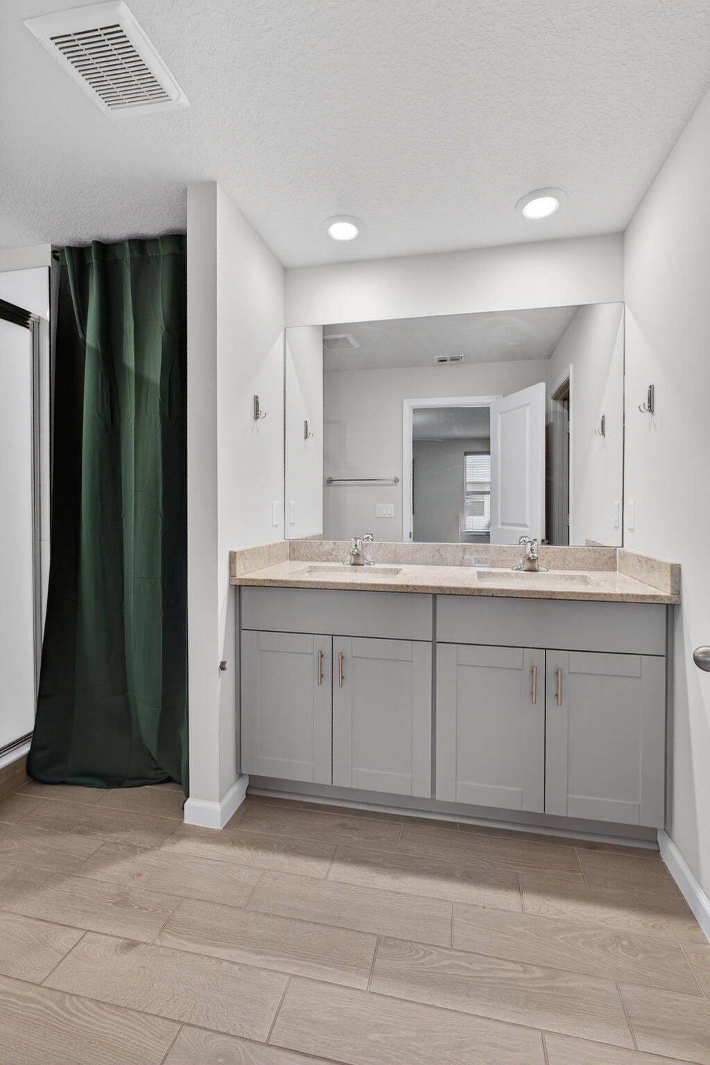 ENCLAVE AT MANGONIA PARK - Residential