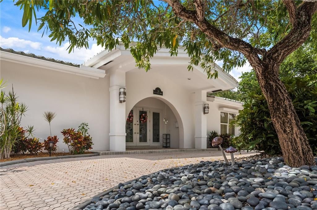 Photo of 2 BAY COLONY PT Pt, Fort Lauderdale, FL 33308 (MLS # F10336208)