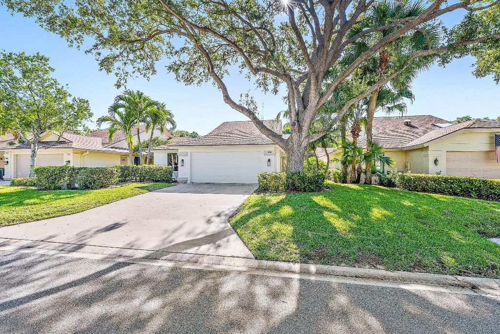 Photo of 109 Harbourside Circle, Jupiter, FL 33477 (MLS # R10989982)