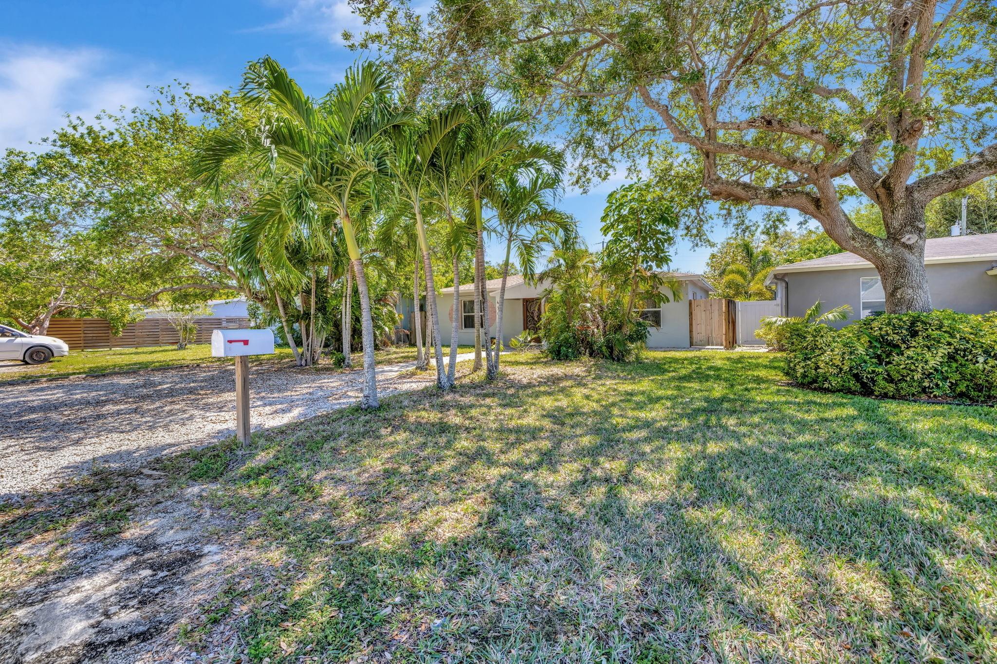 410 SW 10th St