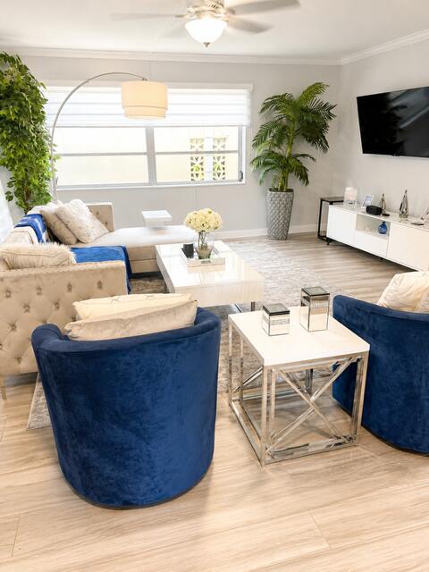 371 SW 8TH 0011