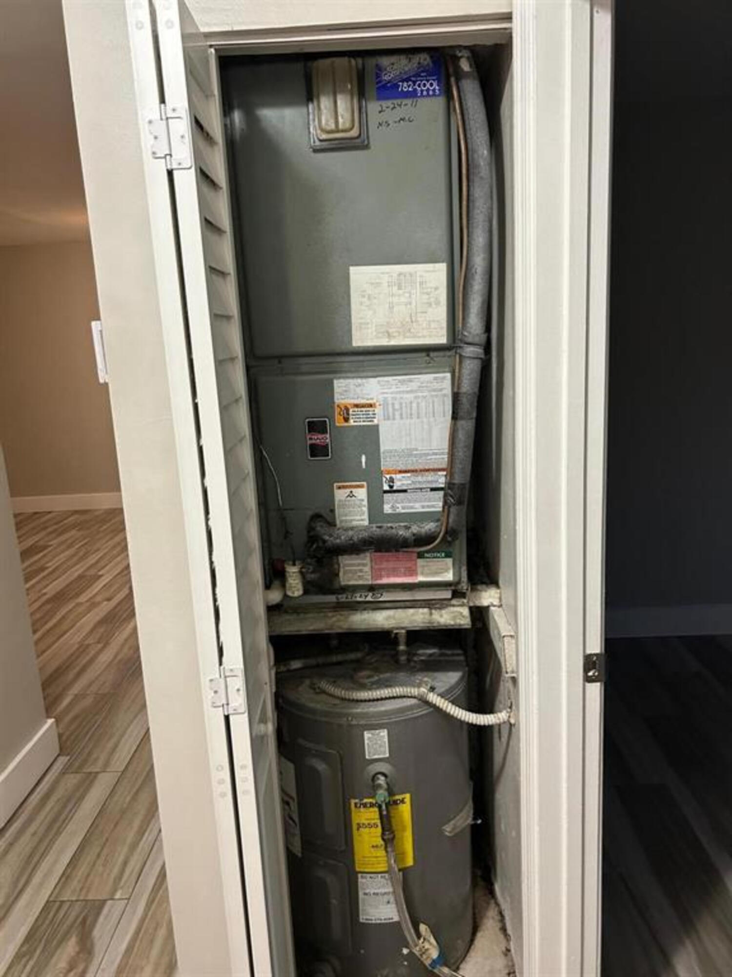 CASTLEWOOD - Residential Lease