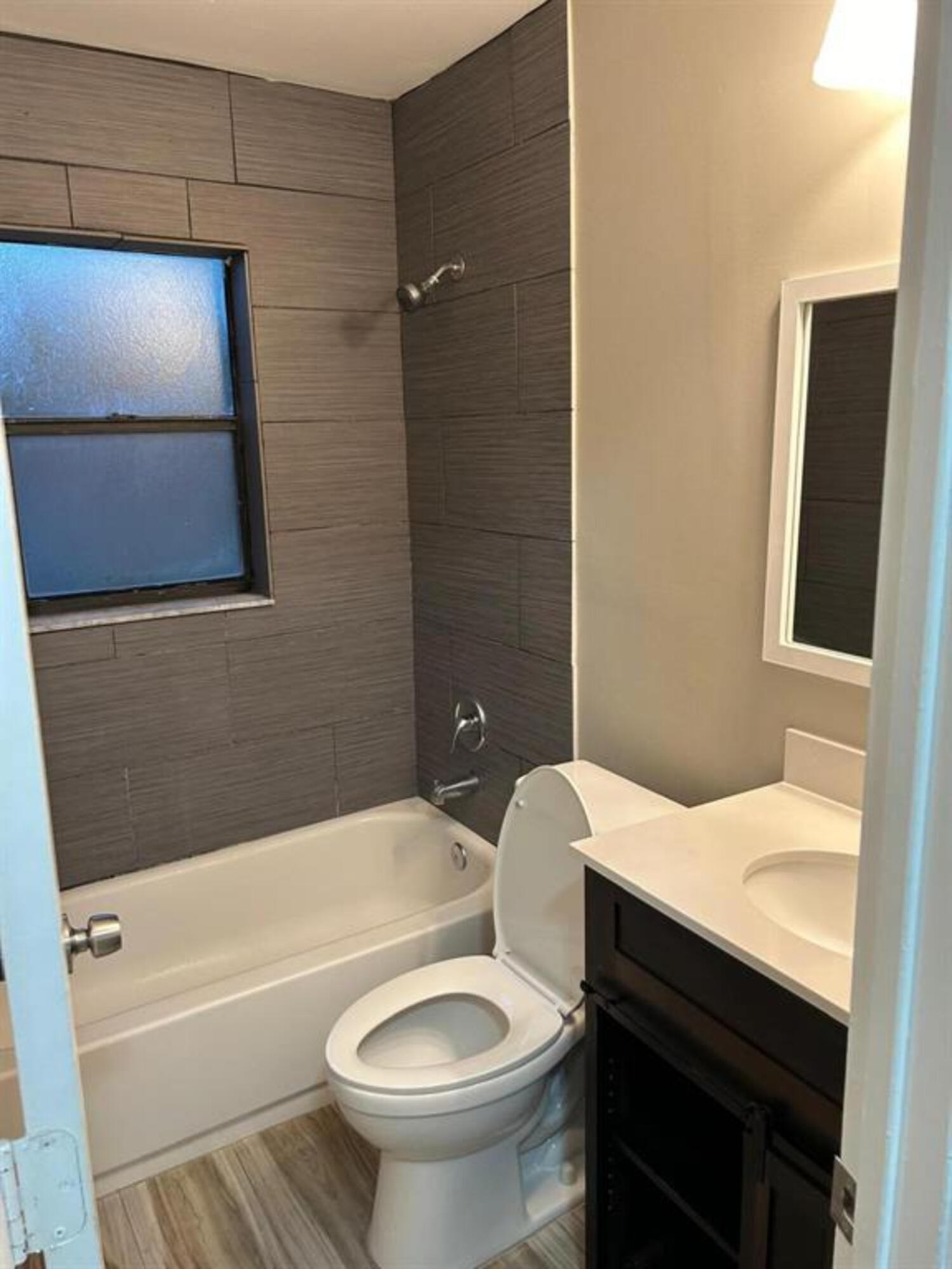 CASTLEWOOD - Residential Lease
