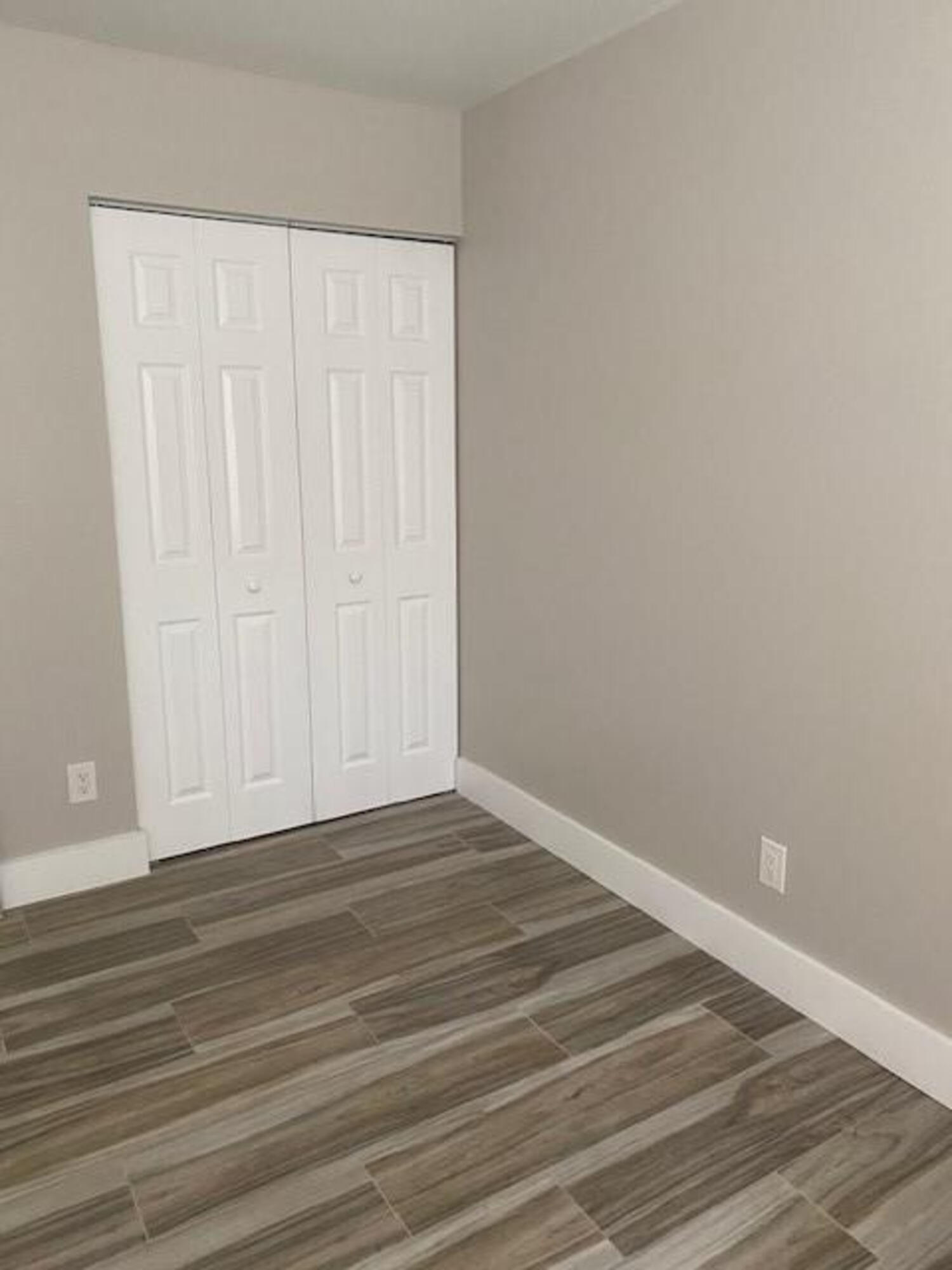 CASTLEWOOD - Residential Lease
