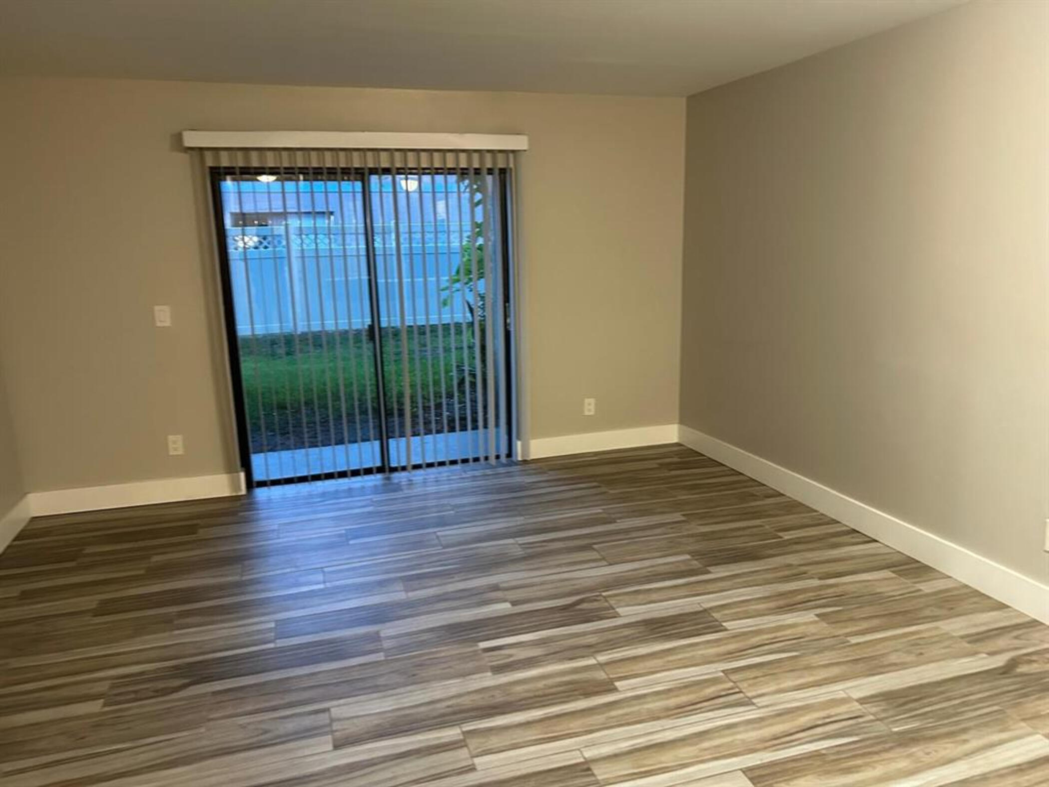 CASTLEWOOD - Residential Lease