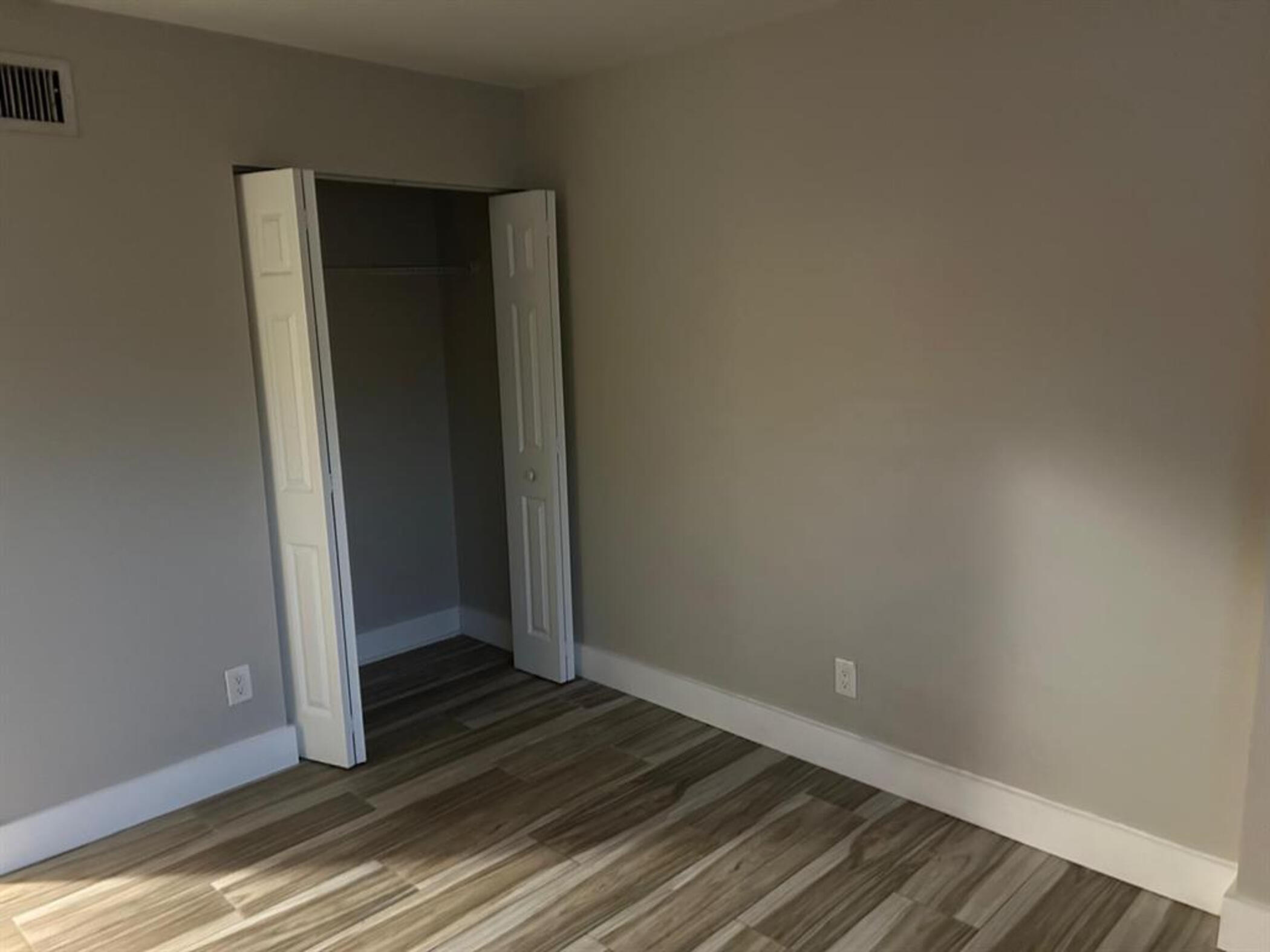 CASTLEWOOD - Residential Lease