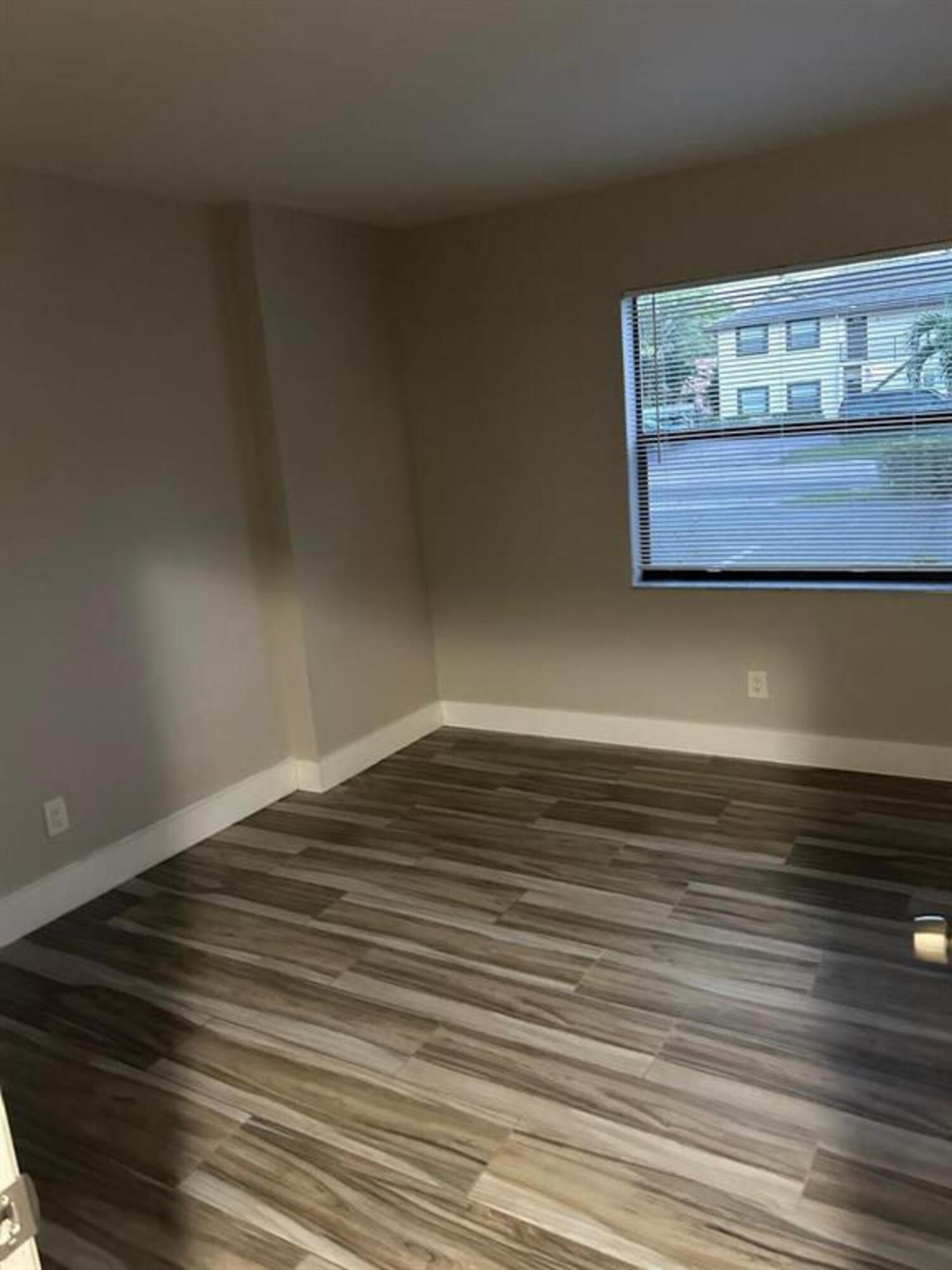 CASTLEWOOD - Residential Lease
