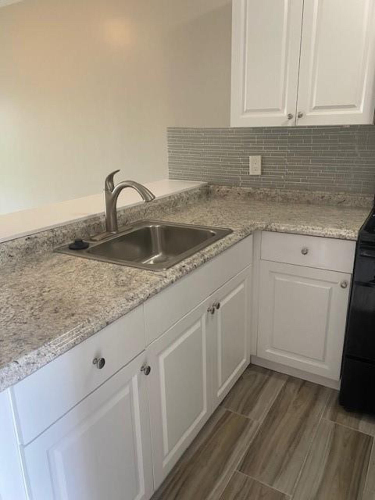 CASTLEWOOD - Residential Lease