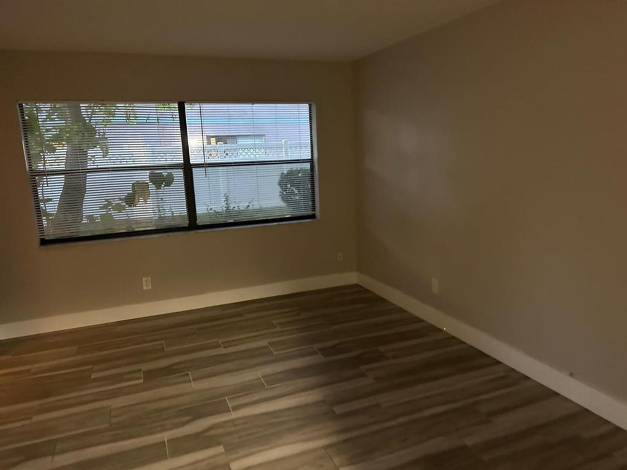 CASTLEWOOD - Residential Lease