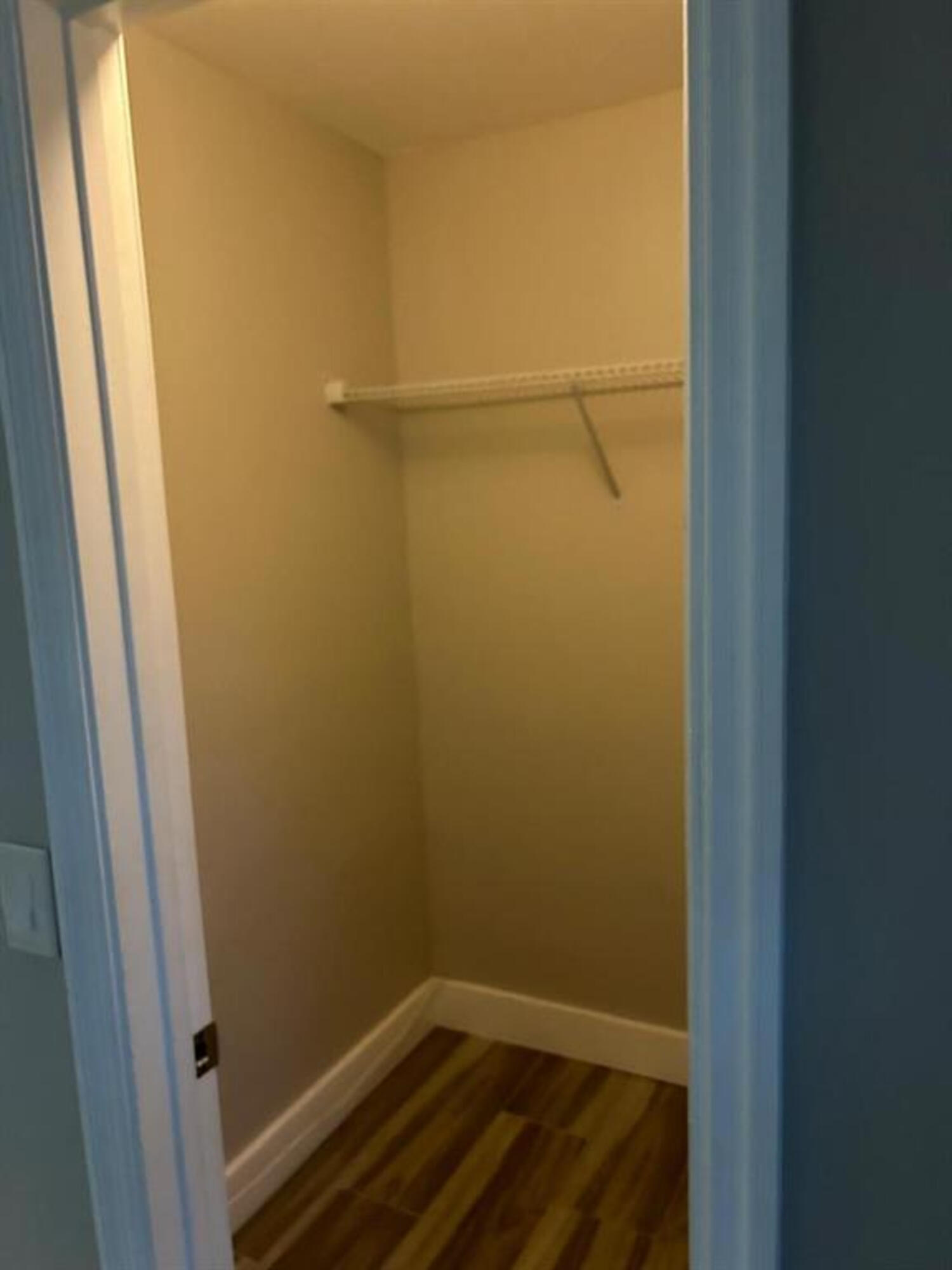 CASTLEWOOD - Residential Lease