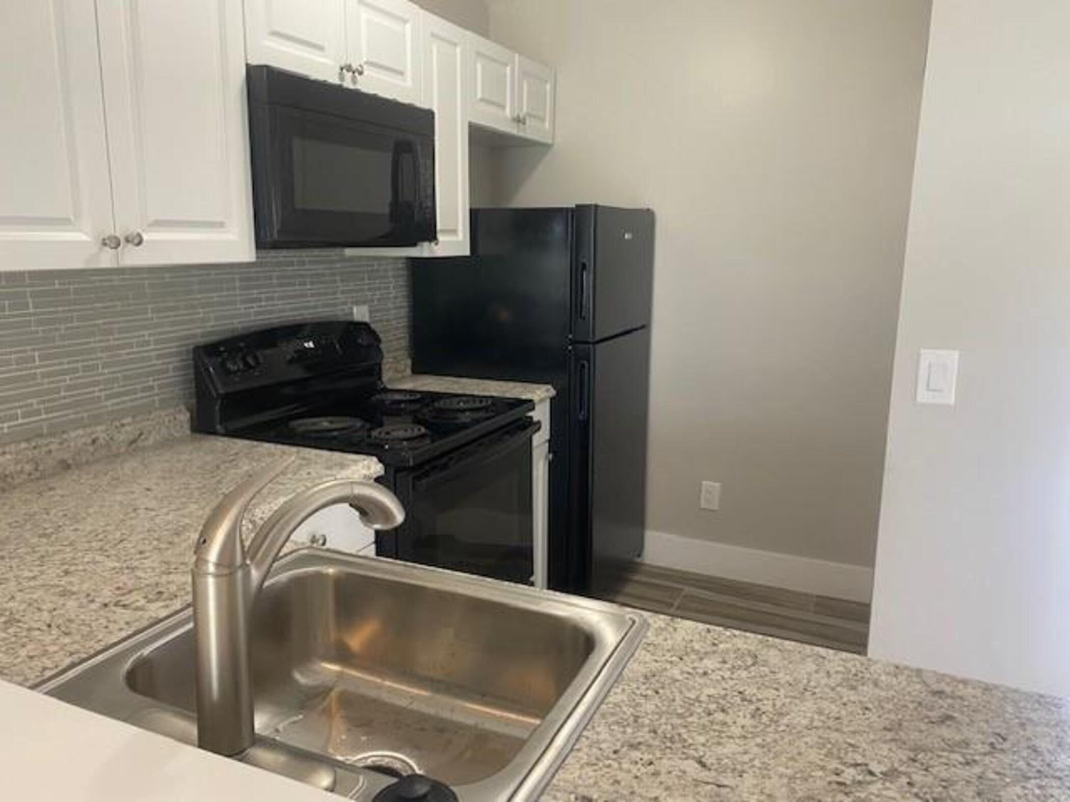 CASTLEWOOD - Residential Lease