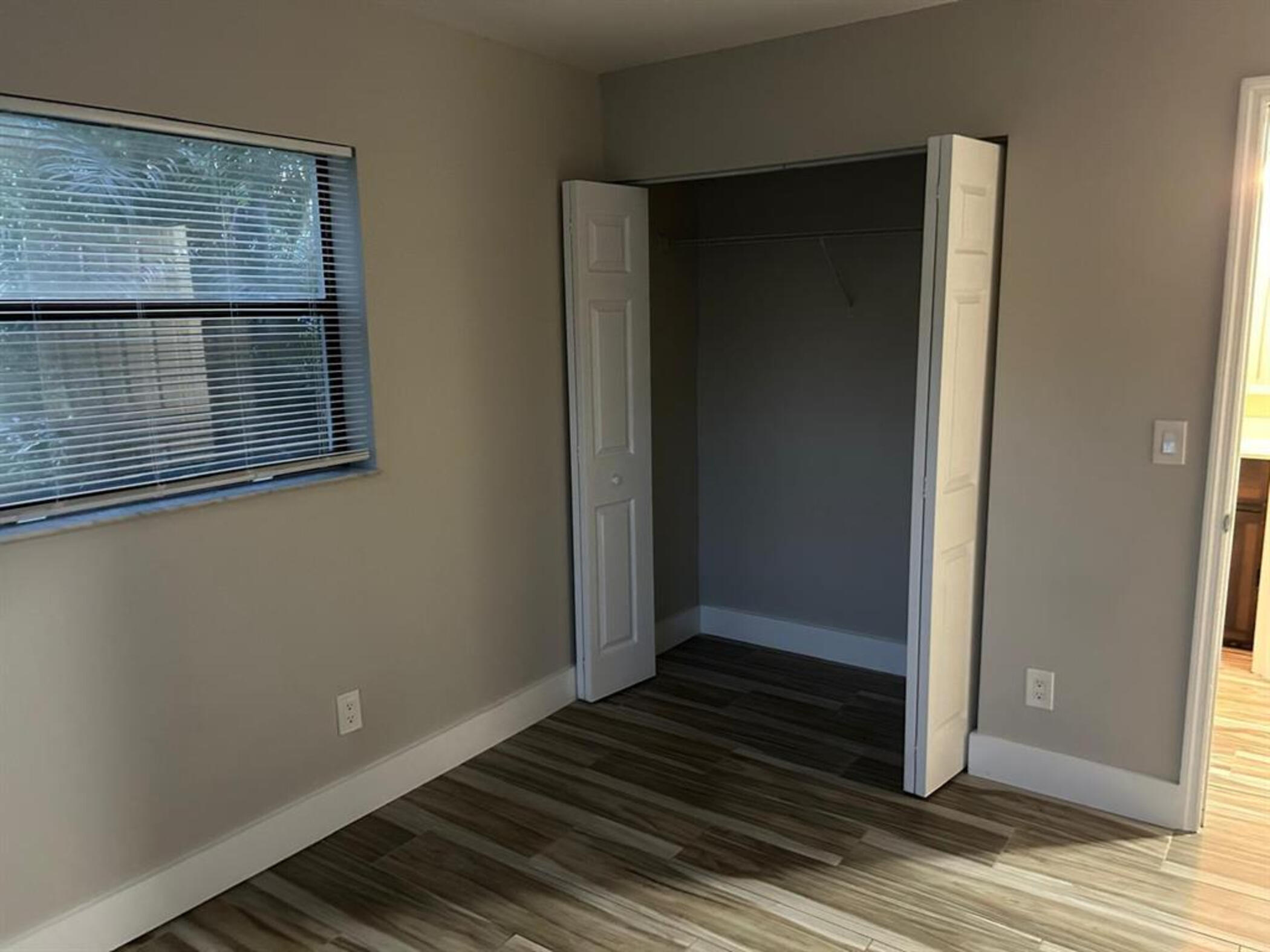 CASTLEWOOD - Residential Lease