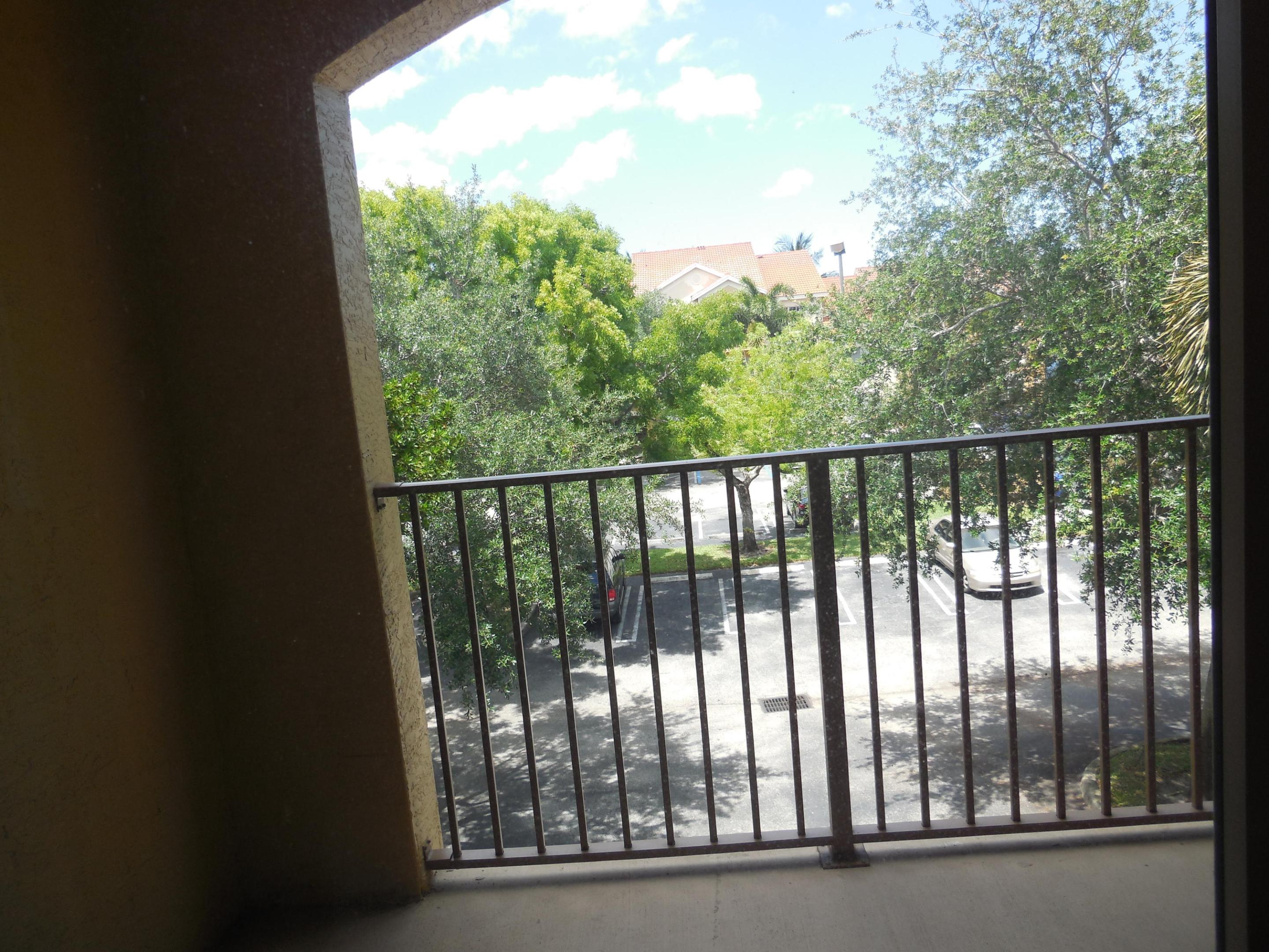 EMERALD ISLE AT LAGUNA LAKES CONDOMINIUM - Residential