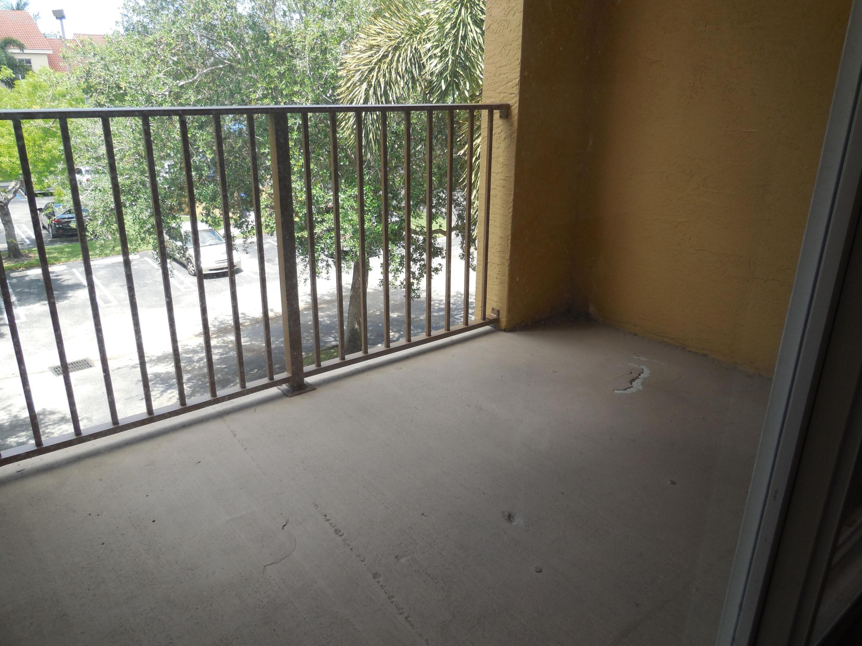 EMERALD ISLE AT LAGUNA LAKES CONDOMINIUM - Residential