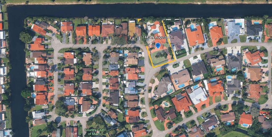 One of a kind home.  4/4/2  Just under 3/4 acre homesite. Fully fenced corner lot.
Circle drive, remote gate entry with miranda on front of the home. Side 2 car garage with separate gate and driveway.
Has a detached guest /pool house and a good size pavilion for outdoor entertaining and enjoyment. IThis home will not last long. 
Professional photo's coming soon.