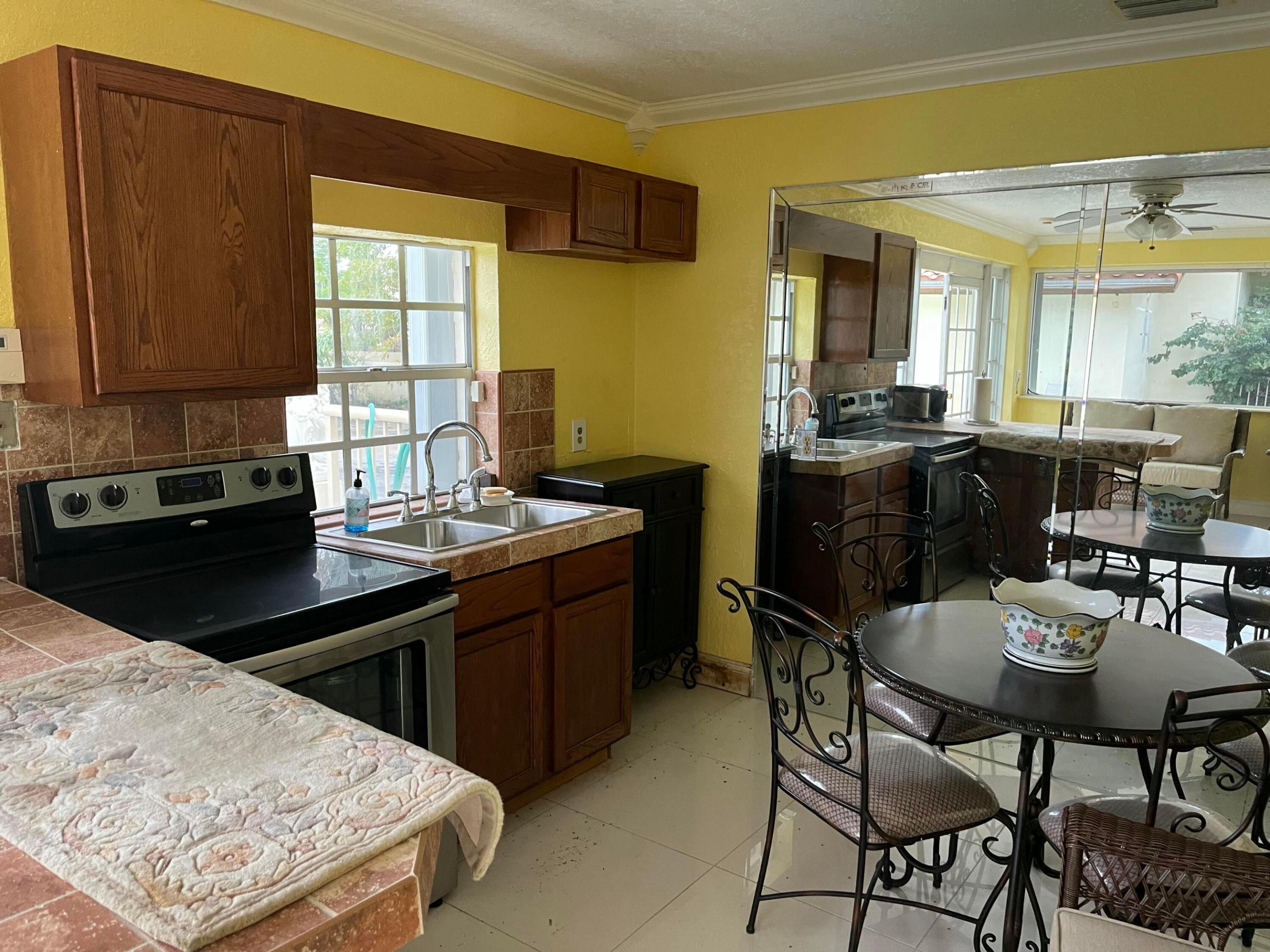 NORTH LINKS COUNTRY CLUB ESTS - Residential