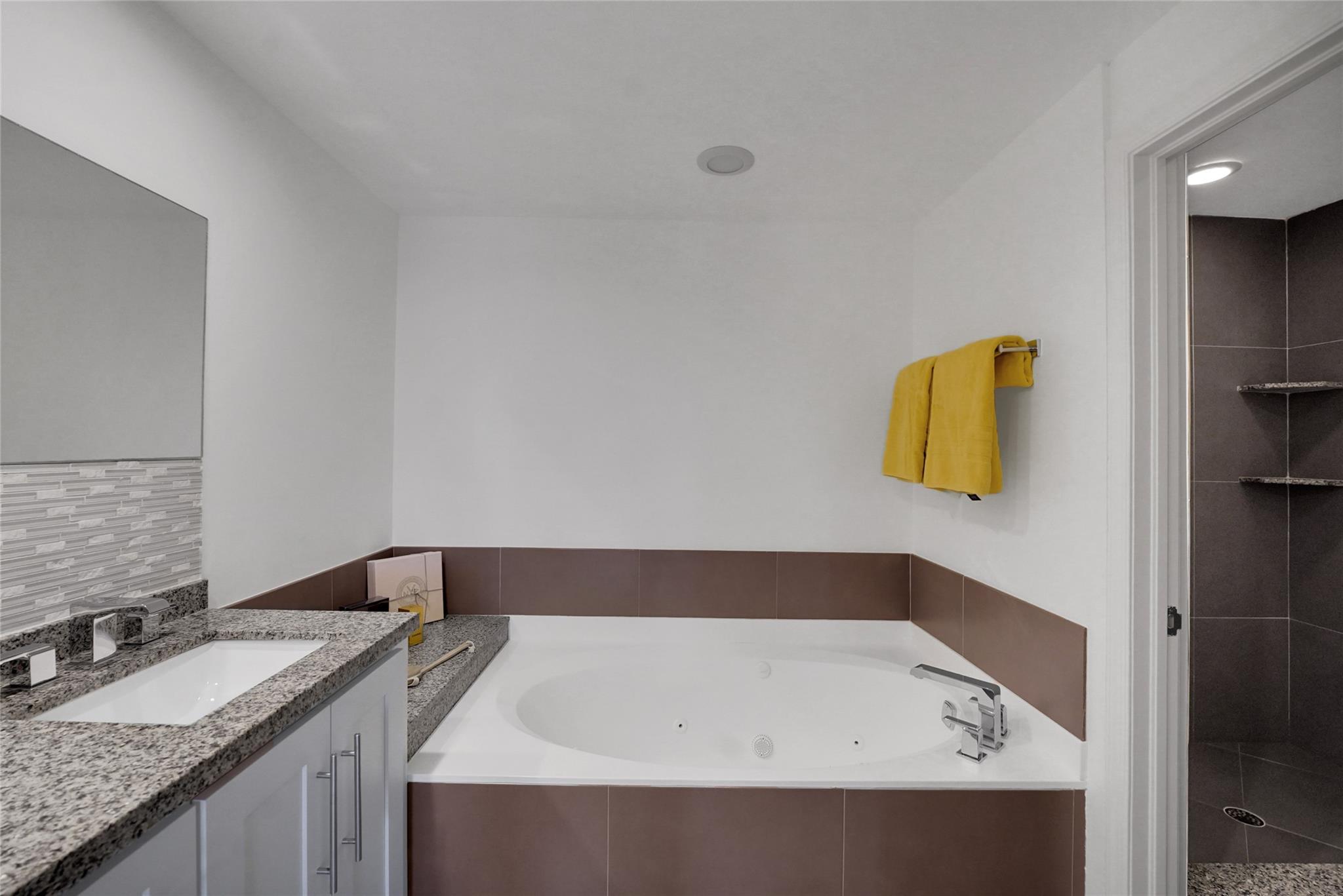 Vizcaya Towers @Palm Aire - Residential