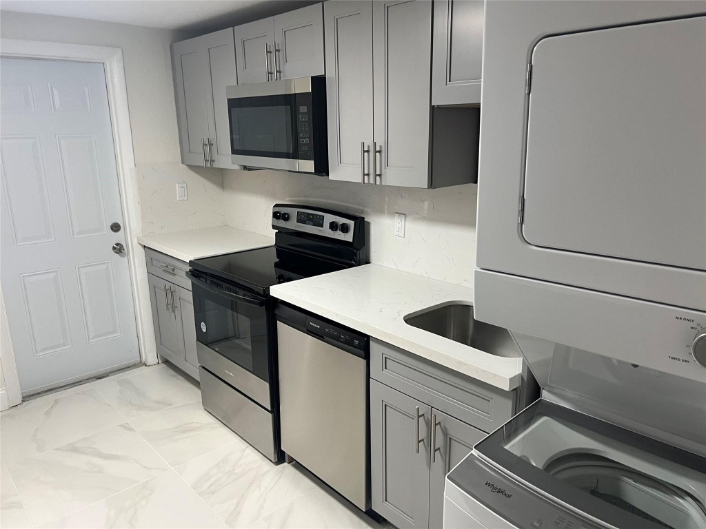 HAMPSHIRE DR CONDO - Residential