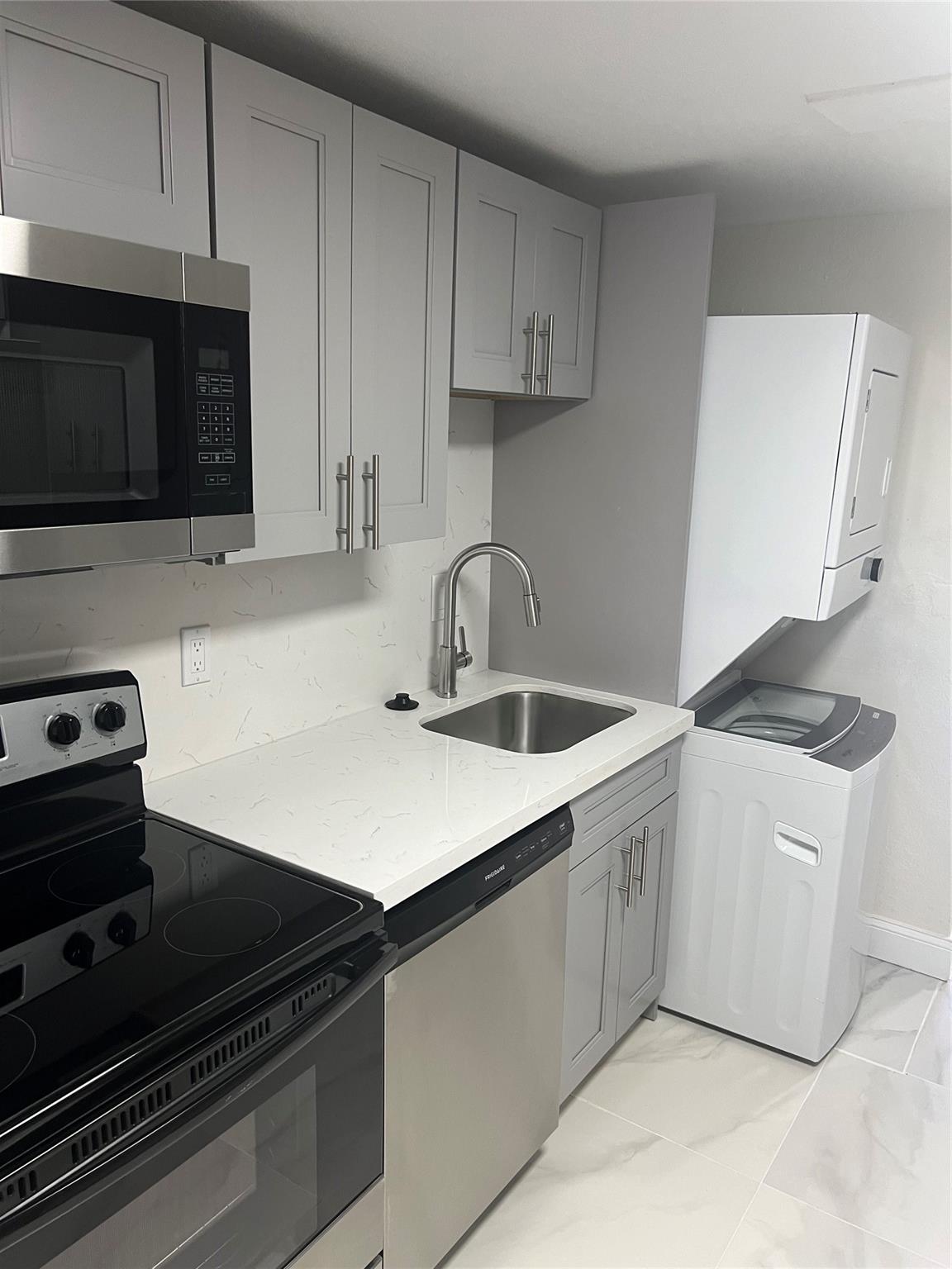 HAMPSHIRE DR CONDO - Residential