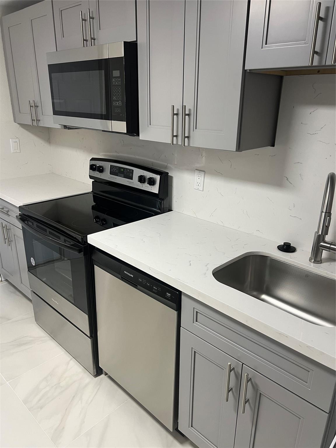 HAMPSHIRE DR CONDO - Residential