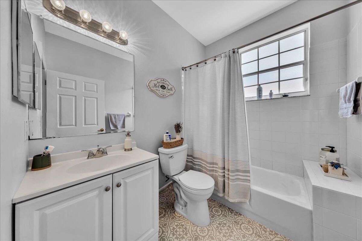 REGENCY HOMES AT SUNRISE - Residential