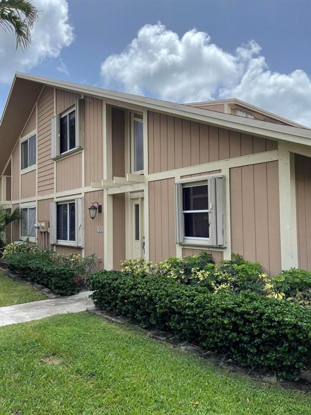 Photo of 112 Maplecrest Circle Cir, Jupiter, FL 33458 (MLS # R10820988)