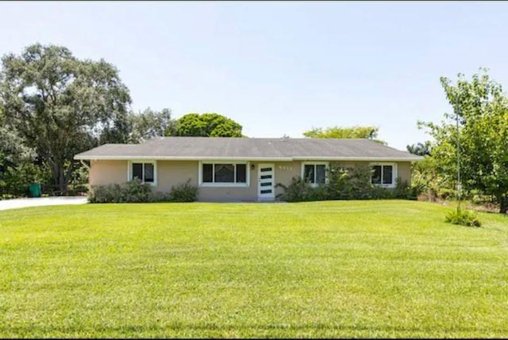 Photo of 4811 SW 199th Ave, Southwest Ranches, FL 33332 (MLS # F10391886)