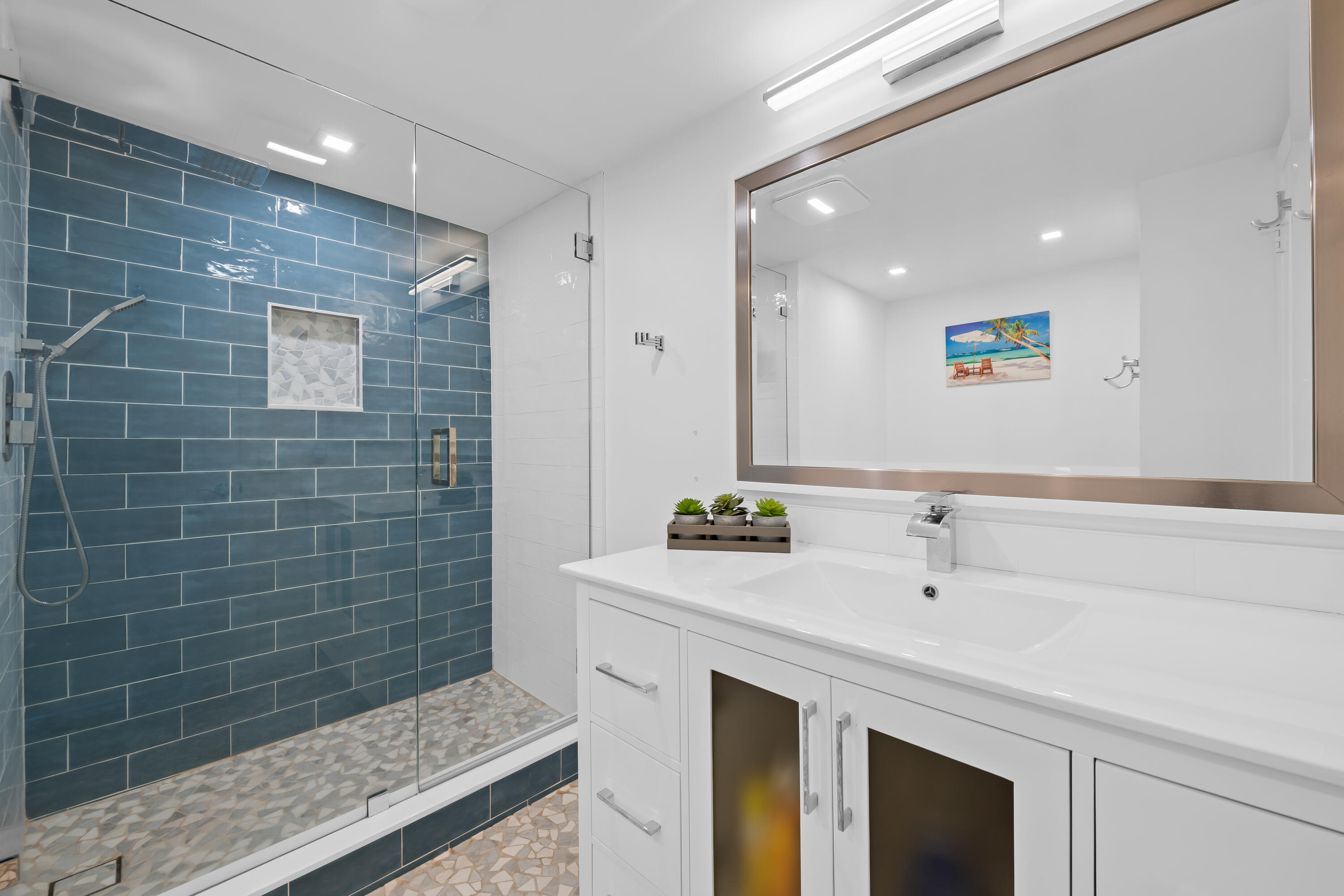 REGENCY TOWER CONDO - Residential