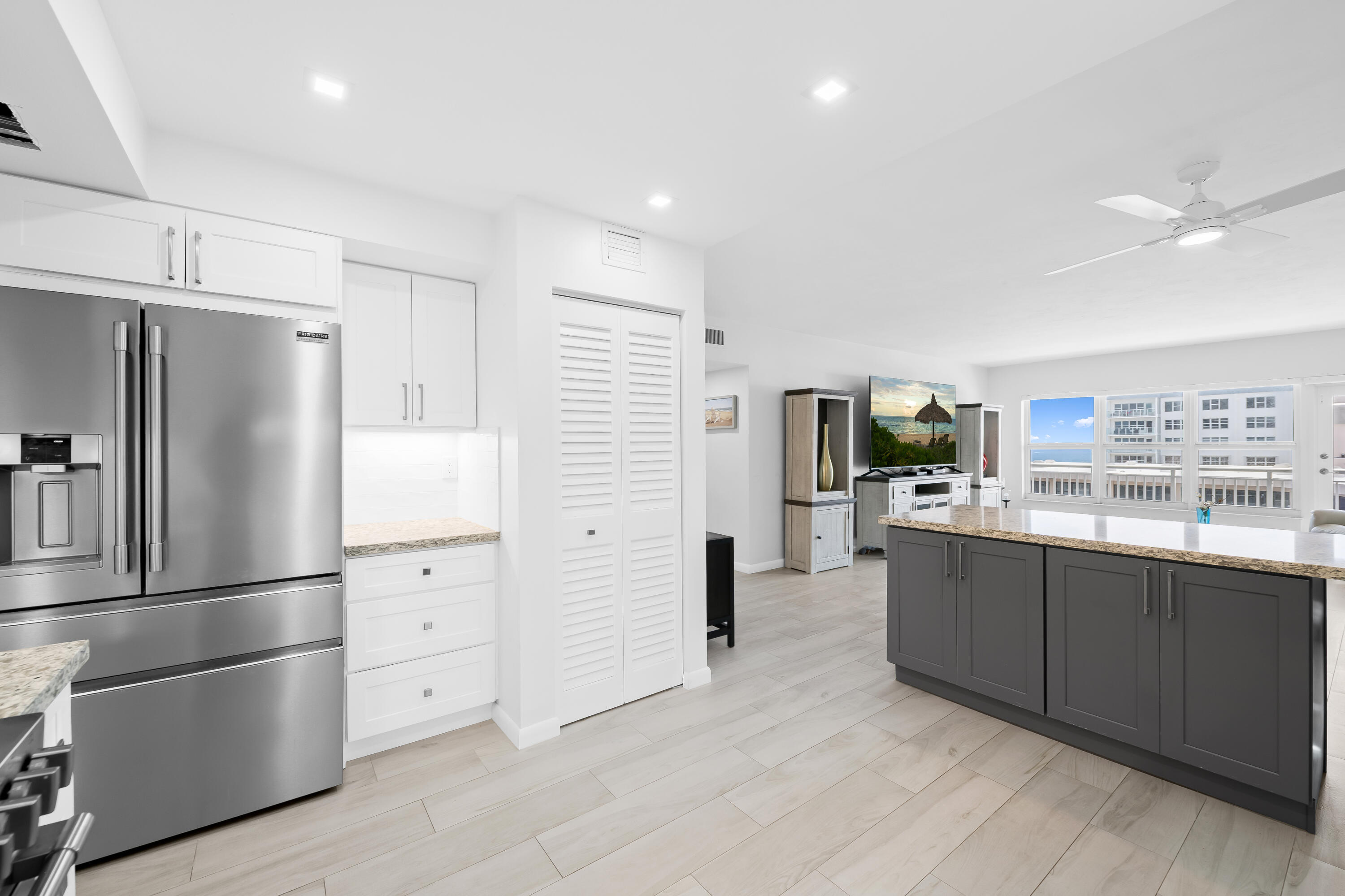 REGENCY TOWER CONDO - Residential