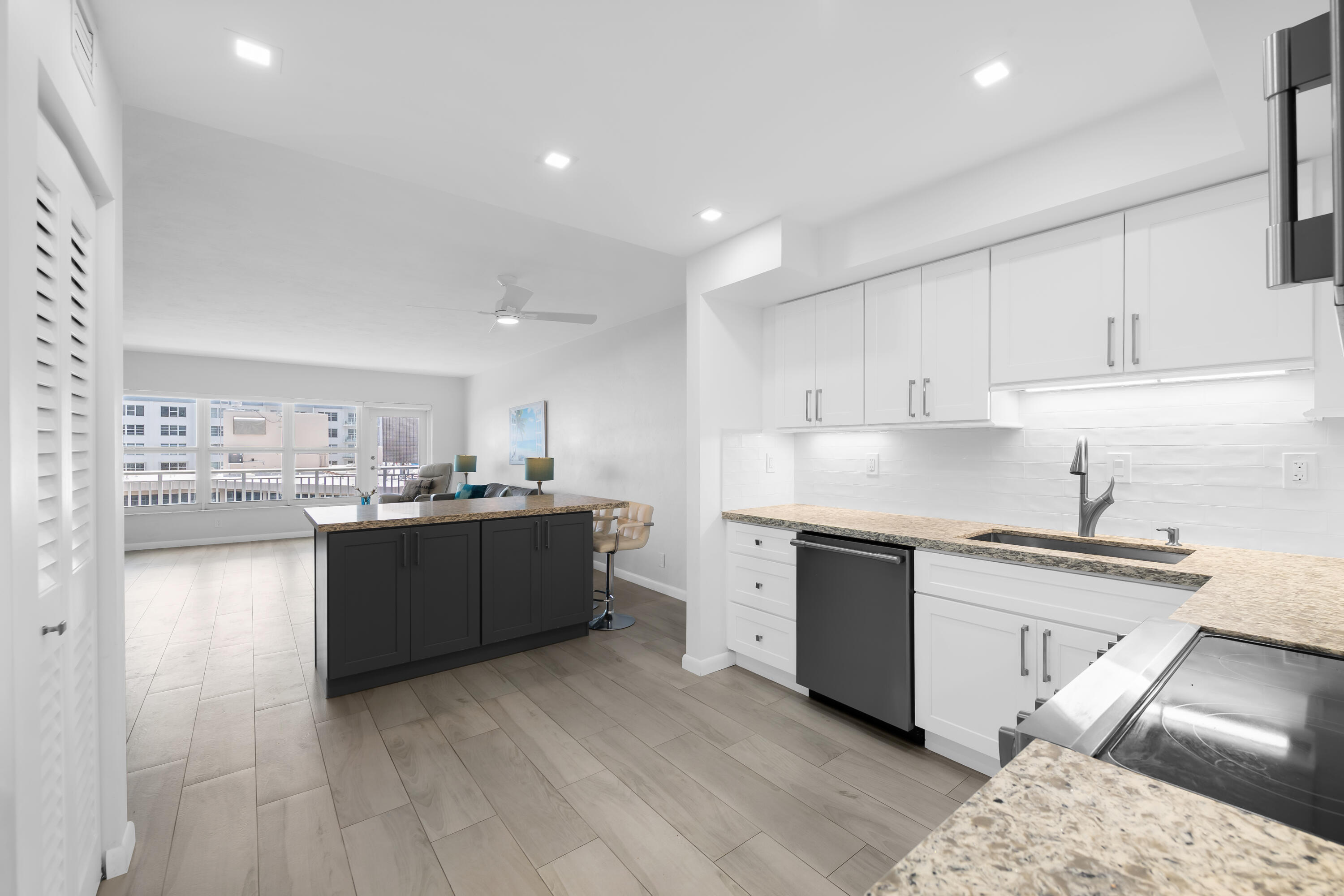 REGENCY TOWER CONDO - Residential